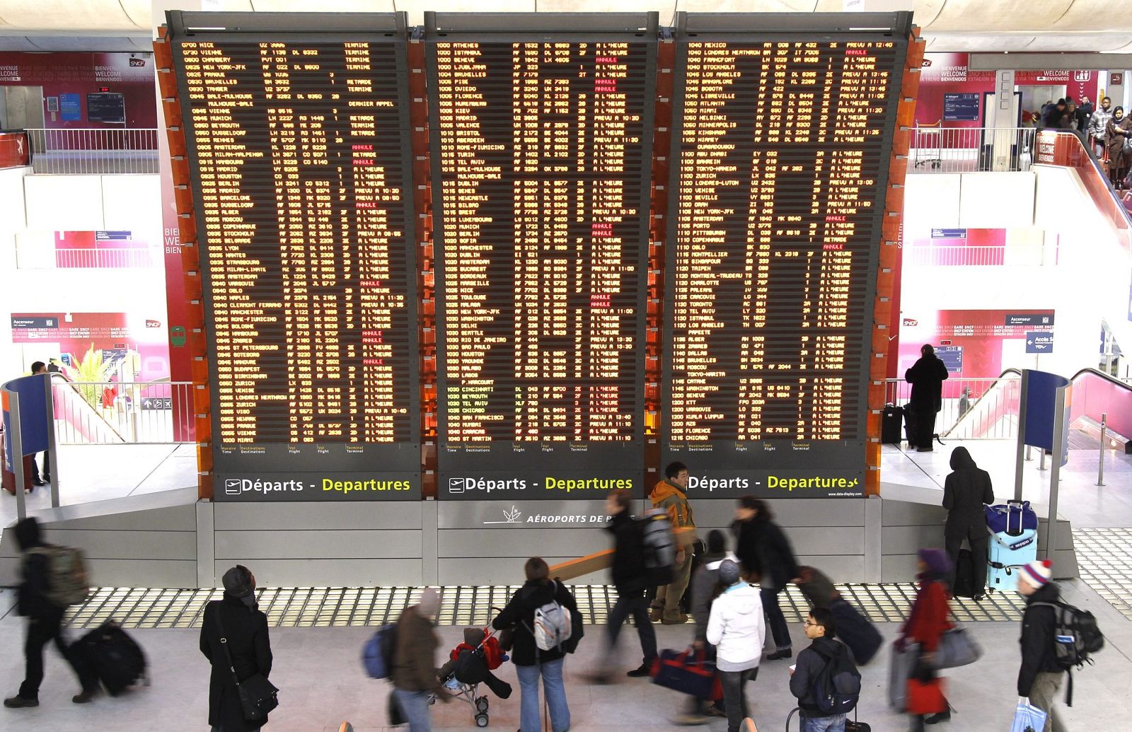 Los pasajeros de Charles de Gaulle sufren retrasos y anulaciones