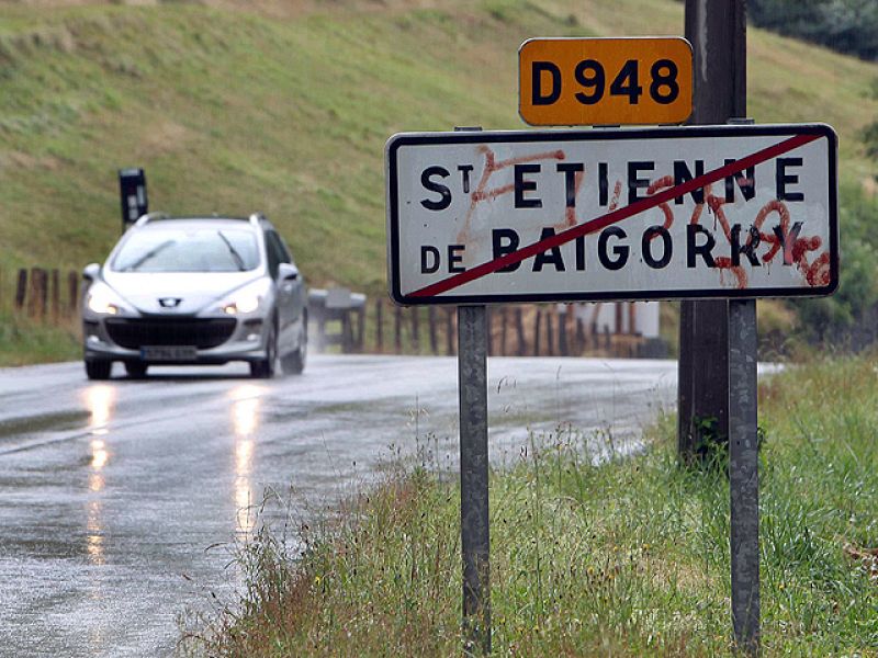 Localizan en Bayona tres zulos de ETA con armas y sustancias para fabricar explosivos