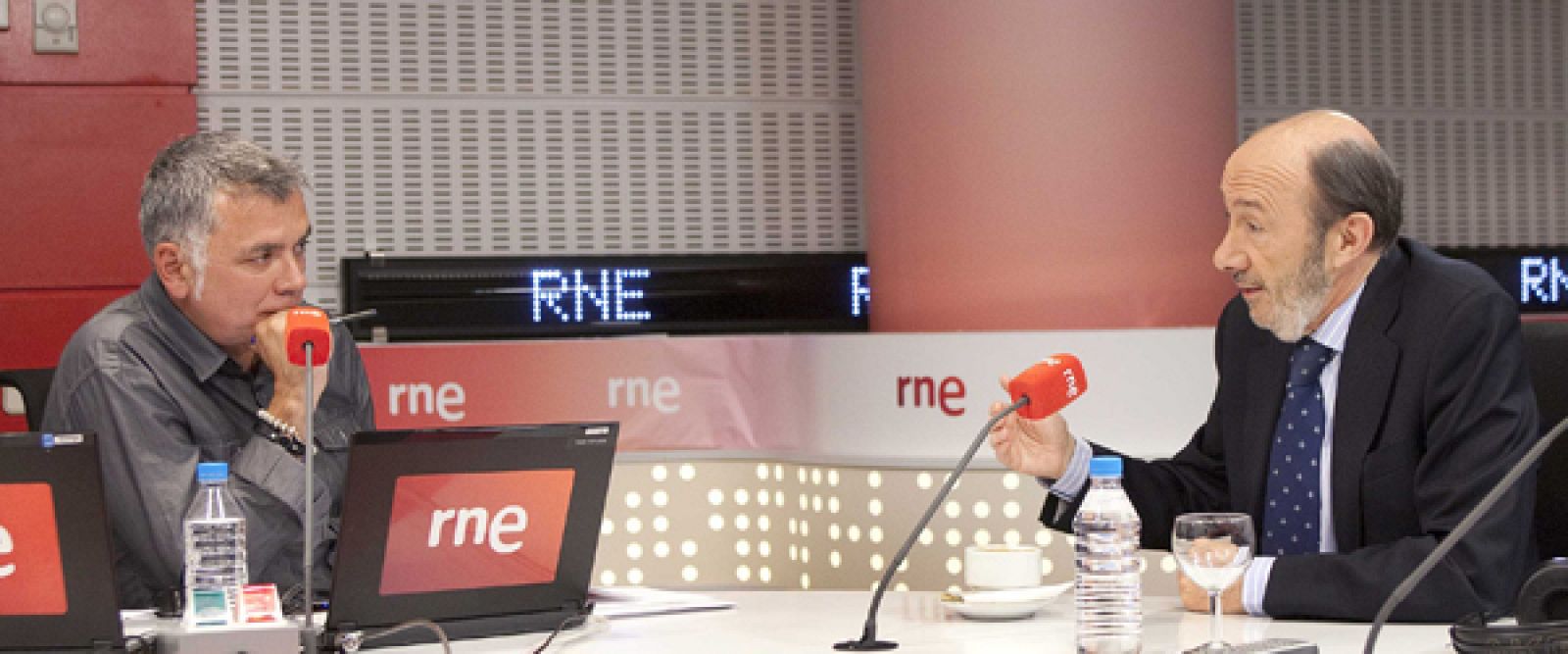 Alfredo Pérez Rubalcaba y Juan Ramón Lucas RNE