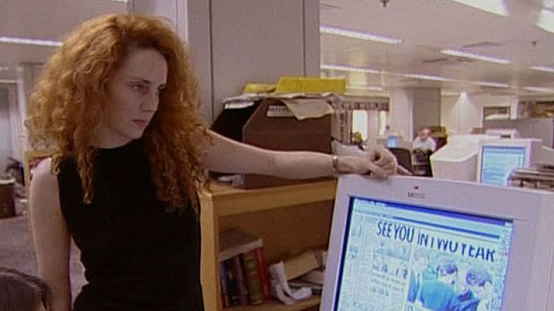 Libertad bajo fianza para Rebekah Brooks, la mano derecha de Rupert Murdoch