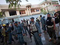 Los talibanes afganos reivindican el asesinato de un cercano colaborador de Hamid Karzai