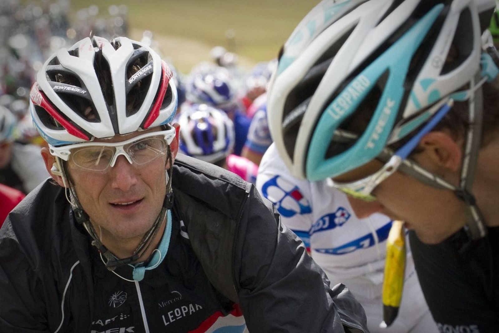 Los hermanos Schleck se han visto sorprendidos por Contador