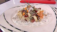 Ensalada de pasta con salsa de queso y nueces (21/07/11)