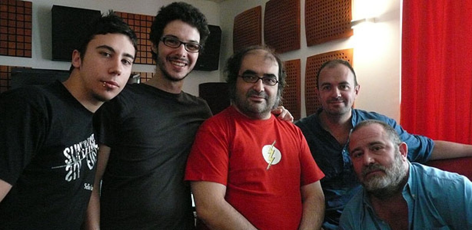 Juan Martínez Moreno y el equipo de postproducción de sonido de La Bocina
