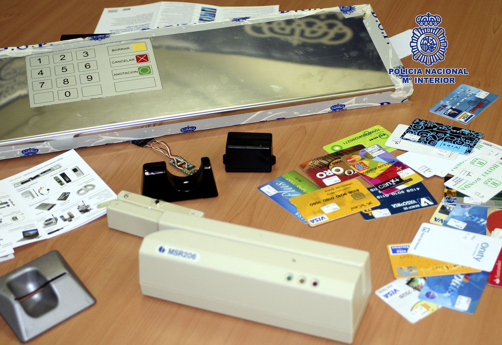 DESMANTELADOS TRES TALLERES DE FALSIFICACIÓN DE TARJETAS EN MADRID Y LOGROÑO