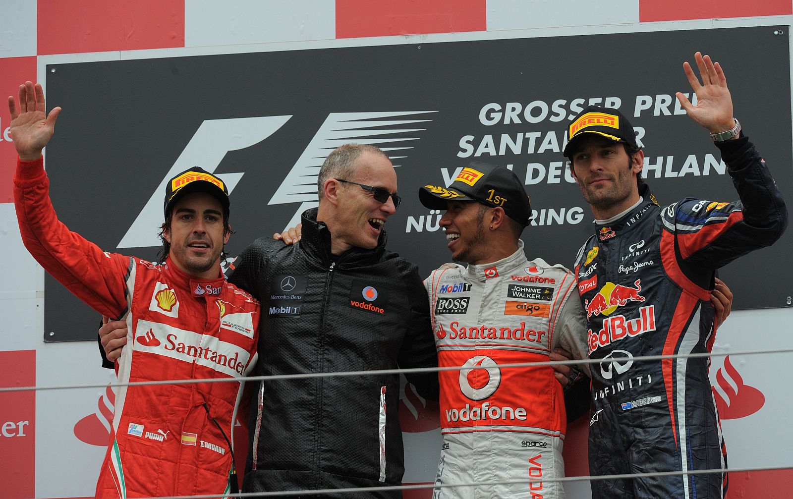 Fernando Alonso, en el podio junto a Lewis Hamilton, campeón en el GP de Alemania, y Mark Webber, tercero.