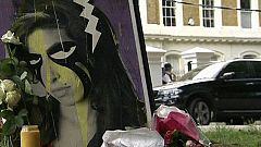 Los padres de Amy Winehouse, "destrozados", mientras se espera la autopsia