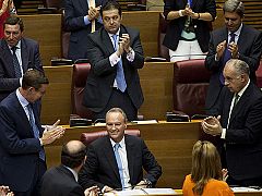 Fabra, elegido president de la Generalitat con los 55 votos del PP y el rechazo de la oposición