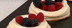 Nidos de merengue rellenos de frutos rojos (26/07/11)
