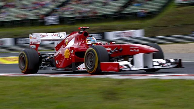 Alonso se cuela segundo entre los dos McLaren