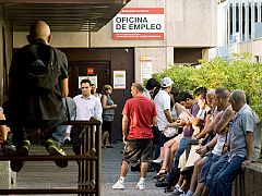 El paro baja en julio por cuarto mes al registrarse 42.059 desempleados menos