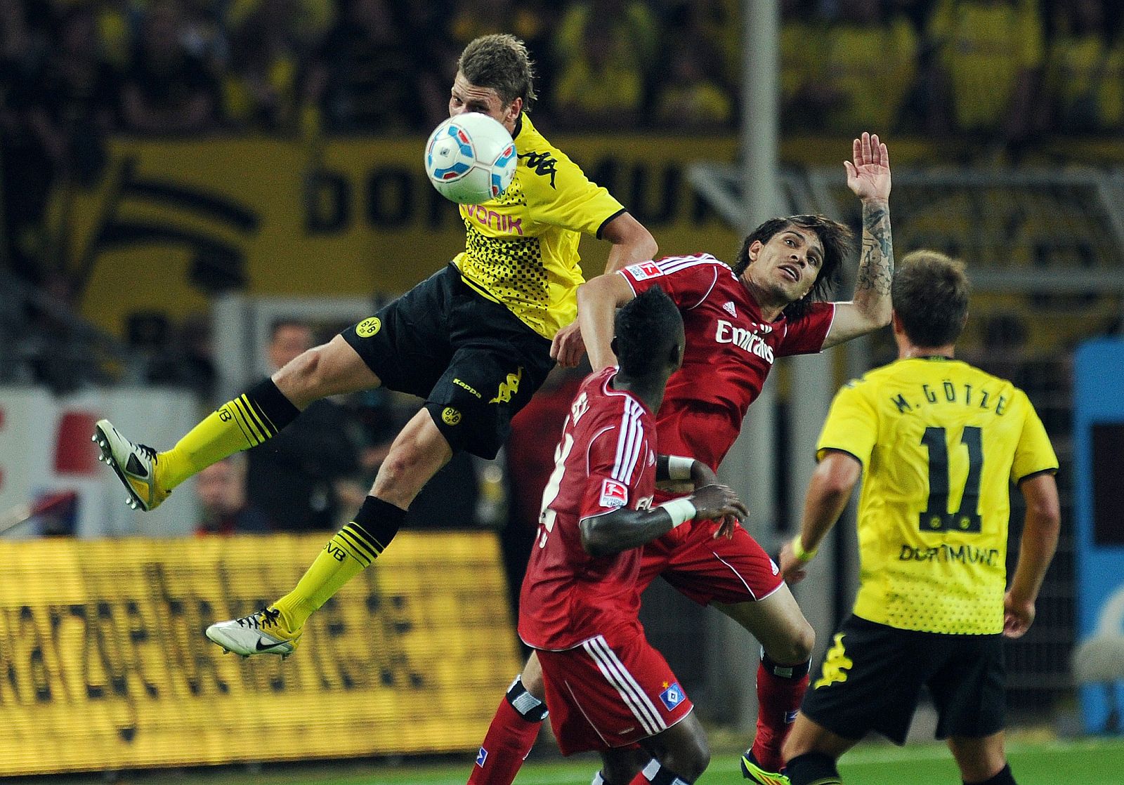 Imagen del partido inaugural de la Bundesliga entre el campeón, Borussia de Dortmund y el Hamburgo