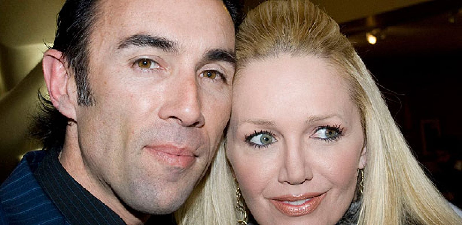 Francesco Quinn con su esposa Julie