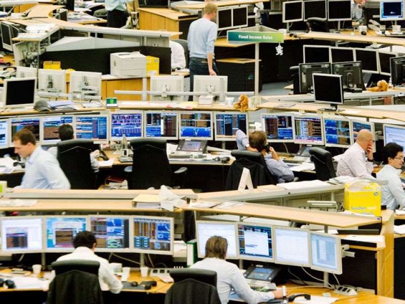 Las Bolsas europeas se desploman en la primera sesión tras la rebaja de la nota de EE.UU.