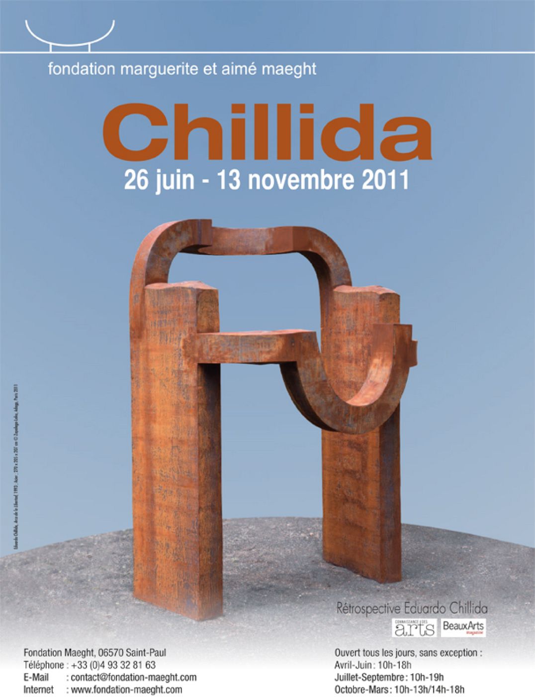 Detalle del cartel de la muestra que retrata la escultura 'El arco de la libertad'