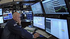 Wall Street cierra en su nivel más bajo de los últimos 11 meses, pero las asiáticas resisten