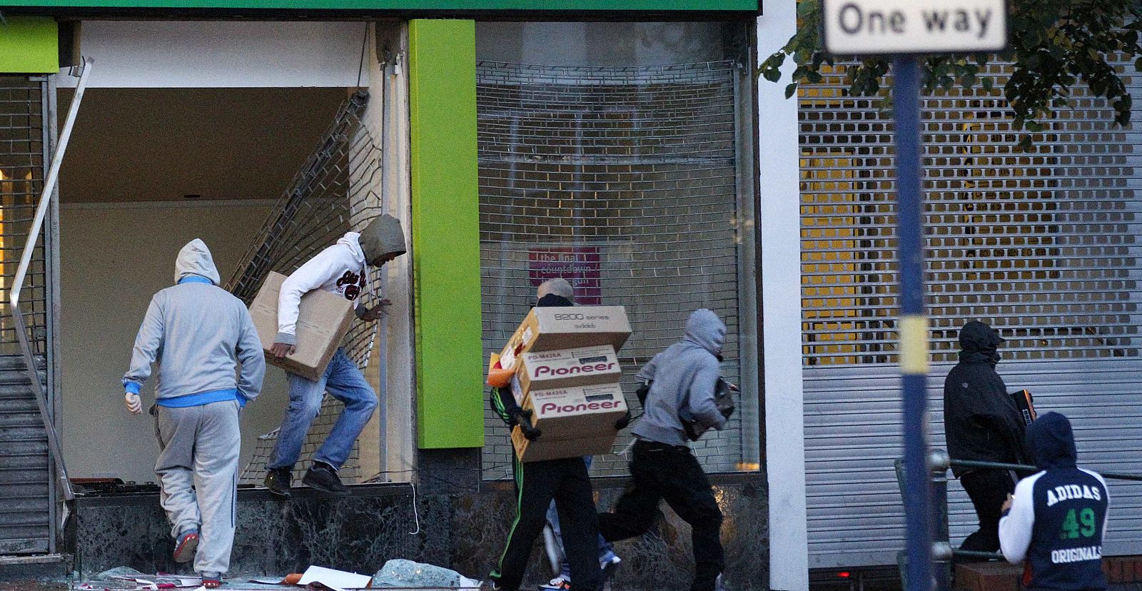 Las revueltas en inglaterra aplazan el partido del Tottenham