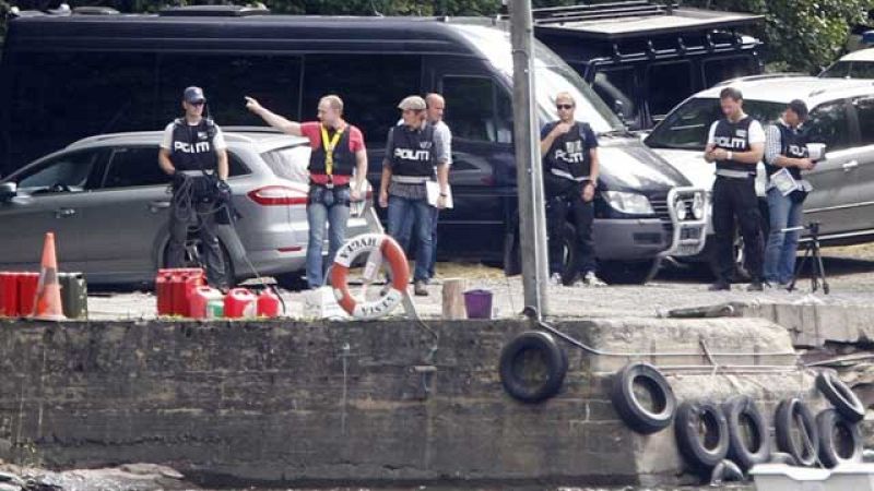 Breivik regresa a la isla de Utoya para cooperar con la Policía en la reconstrucción de la matanza 