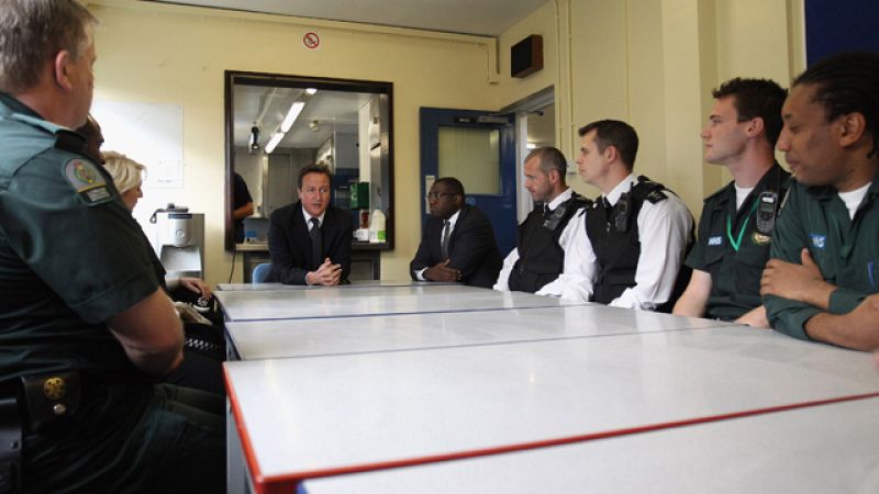 El Gobierno británico refuerza el papel de la policía, que podrá imponer el toque de queda