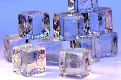 ¿Por qué se pega la lengua a los cubitos de hielo?