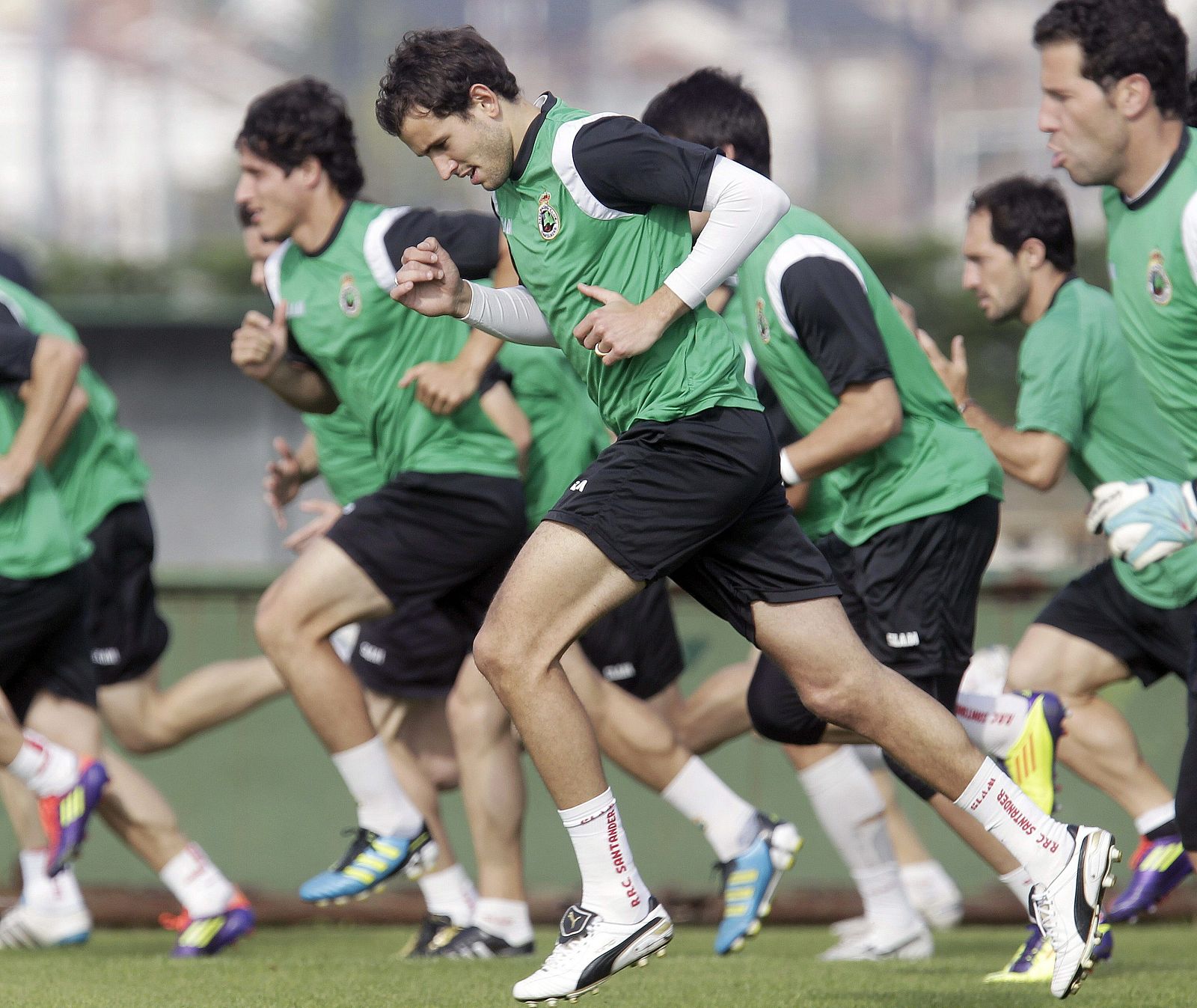 Alí Syed prometió traer a Beckham y gastar 50 millones, en cambio, ha traido a Stuani (en la foto) y se ha gastado 5