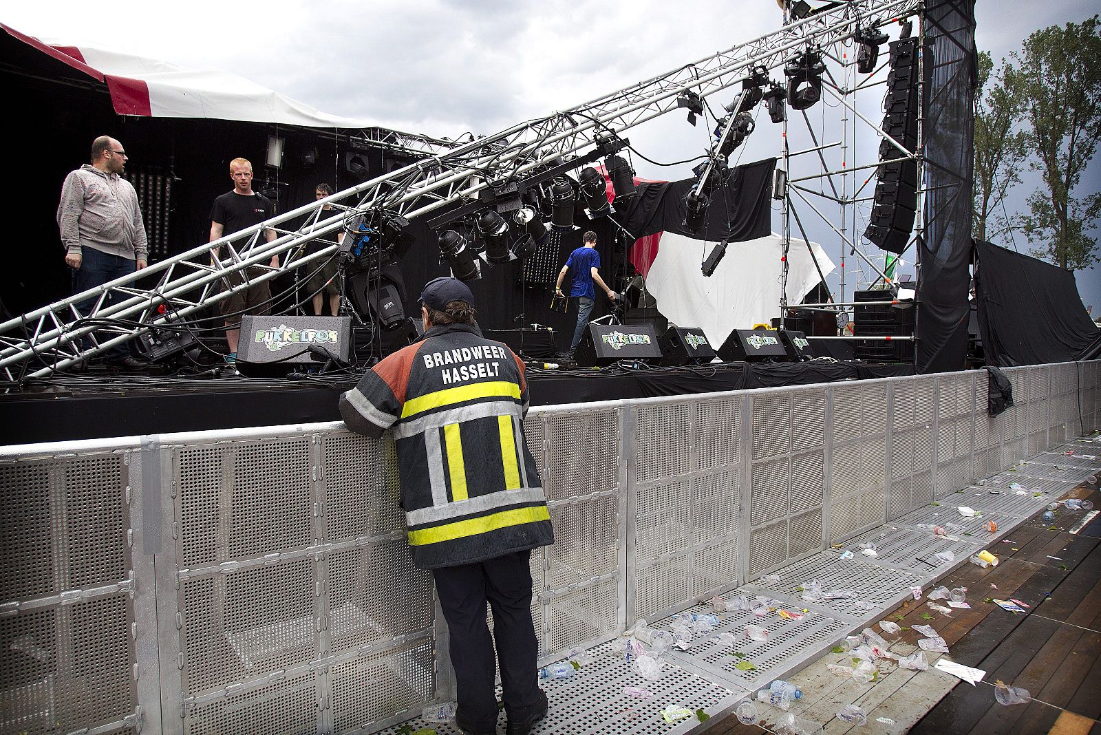 Cinco muertos en Bélgica al desplomarse varios escenarios en un festival de música