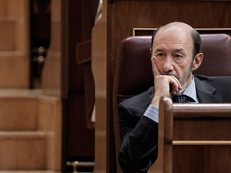 Rubalcaba: "Zapatero me convenció de la reforma constitucional anoche, tras pactar con Rajoy"