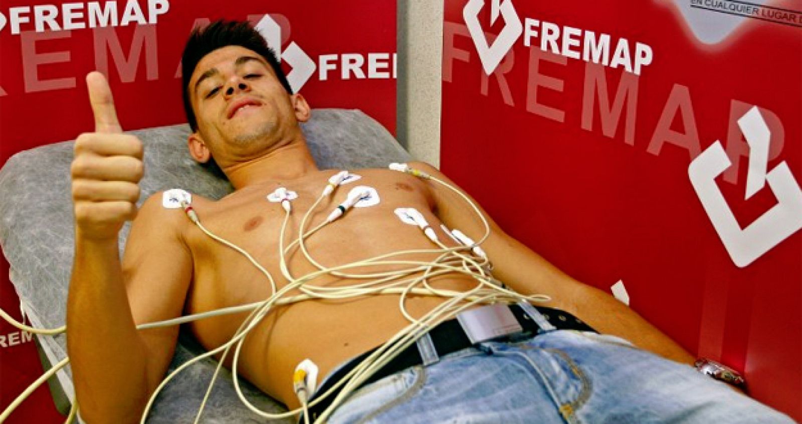 Luis Miguel Alfonso Fernandes, 'Pizzi', durante el reconocimiento médico.