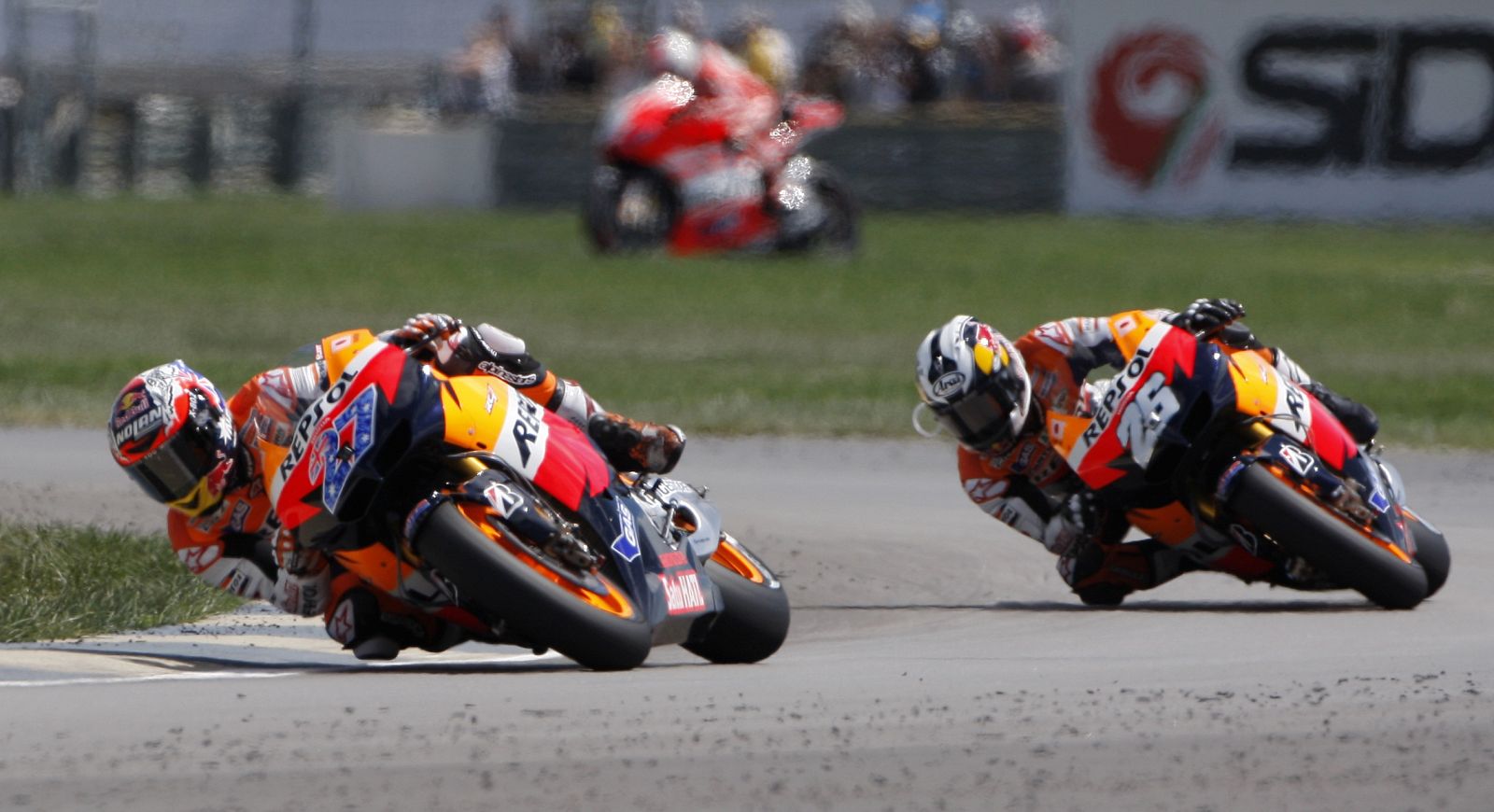 Casey Stoner venció en Indianápolis su tercera carrera consecutiva