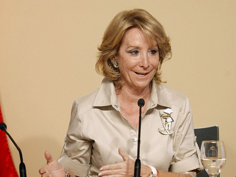 Aguirre dice a los profesores que "la mayoría de los madrileños trabaja más de 20 horas"