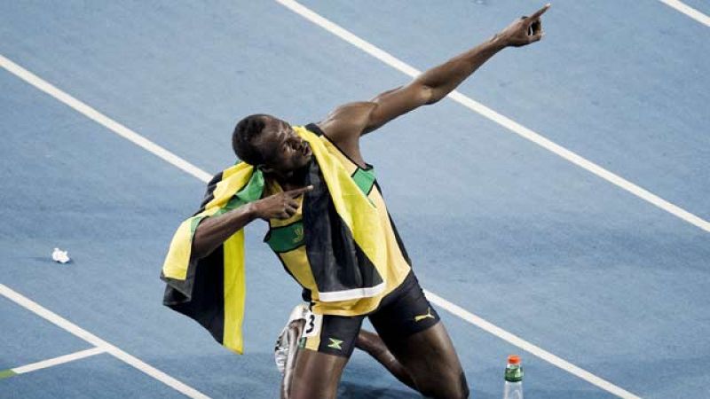 Bolt avasalla en la final de 200 metros y recupera su mejor imagen