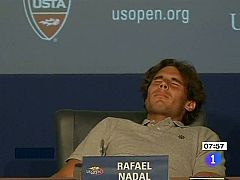 Nadal sufre un calambre en la rueda de prensa