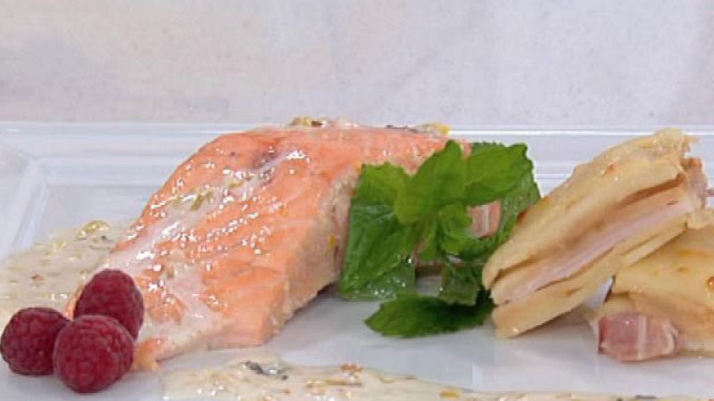 Salmón con salsa blanca de manzana 