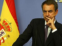 Zapatero deja la puerta abierta a nuevos ajustes y dice que España "soportará las tensiones"