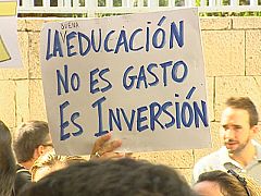 Vuelven al cole más alumnos y menos profesores