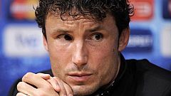 Van Bommel: "No tengo nada contra Iniesta, nos jugábamos el Mundial"