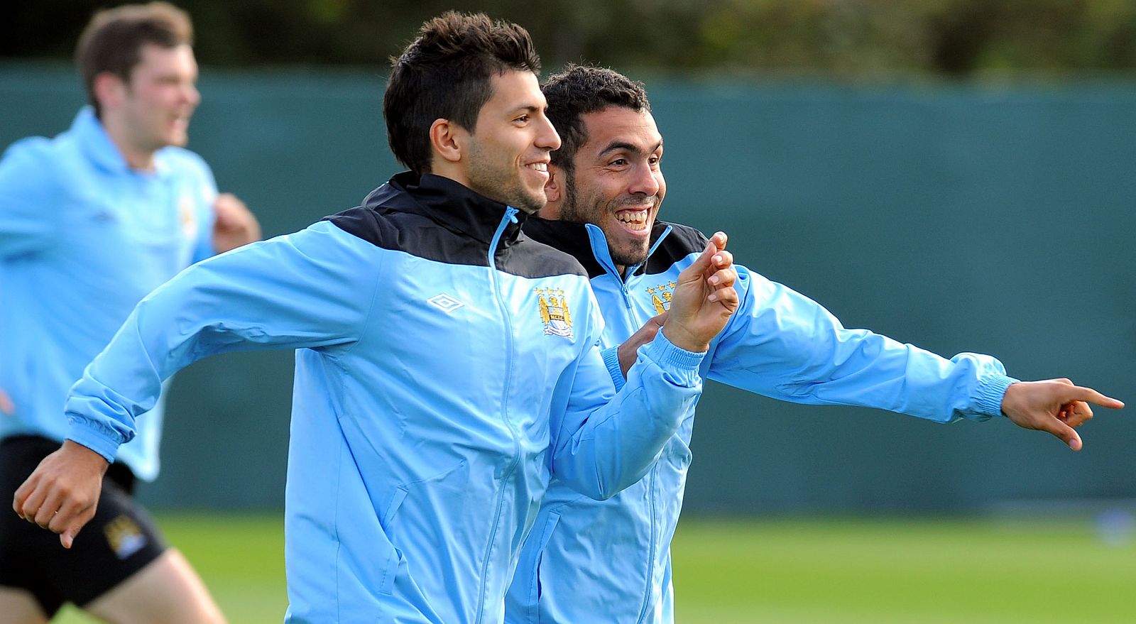 Los jugadores argentinos del Manchester City, Sergio Agüero y Carlos Tévez.