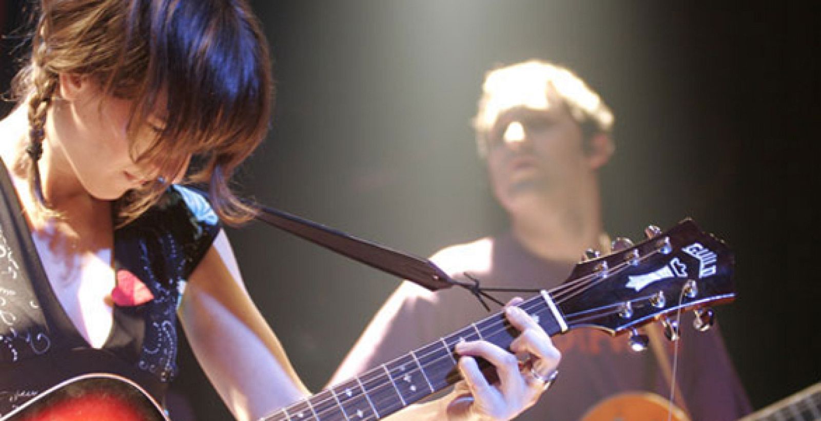 Miren Iza, líder de la banda Tulsa, en directo