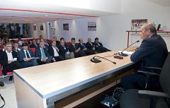 La Liga de Fútbol debate el convenio, con los clubes divididos por los derechos televisivos
