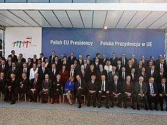 El Eurogrupo retrasa la ayuda a Grecia pese a los "riesgos catastróficos" que teme EE.UU.
