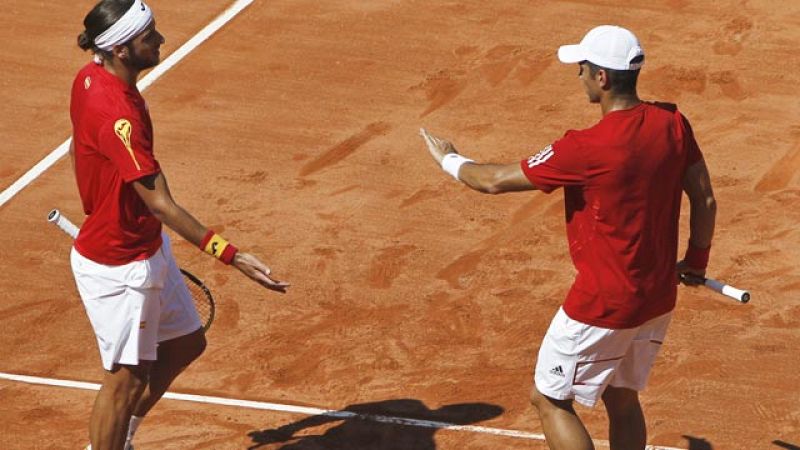 Francia toma oxígeno tras ganar el punto de dobles ante Verdasco y Feliciano