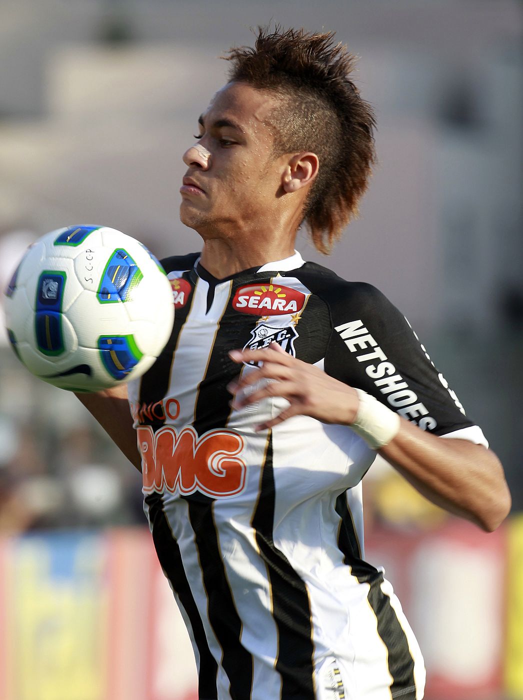 El delantero brasileño del Santos, Neymar, durante un partido frente al Corinthians en Sao Paulo.