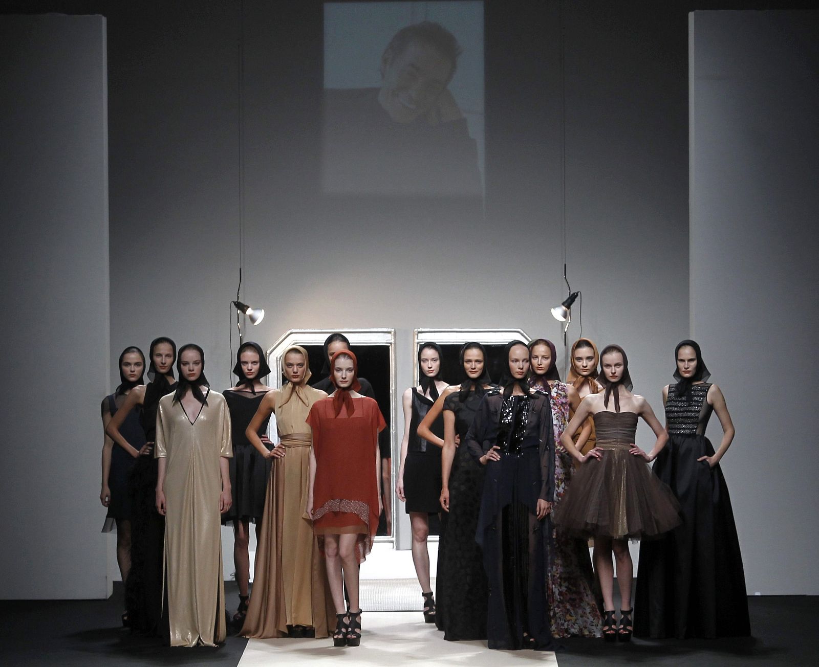 El final del emotivo desfile de Jesús del Pozo