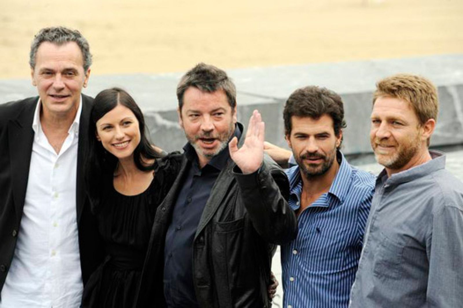 El equipo de 'No habra paz...' en San Sebastián