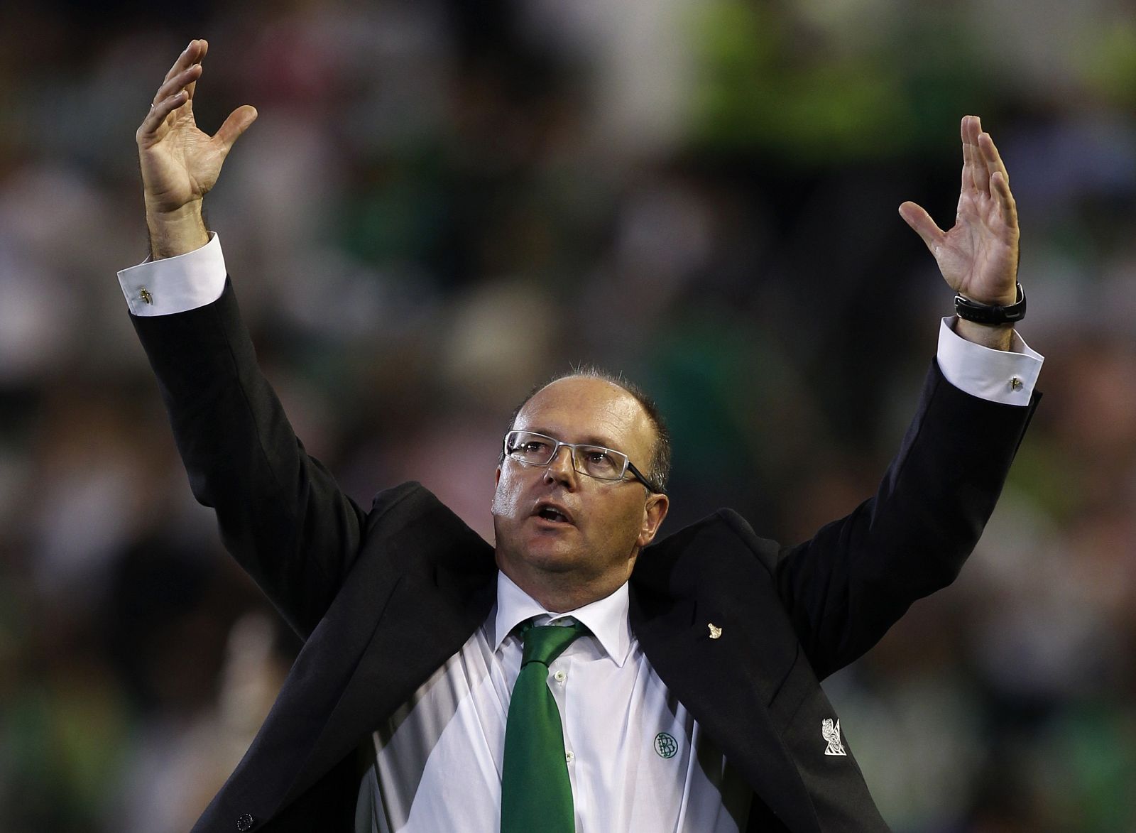 El entrenador del Real Betis, Pepe Mel, celebra la victoria de su equipo ante el Zaragoza.