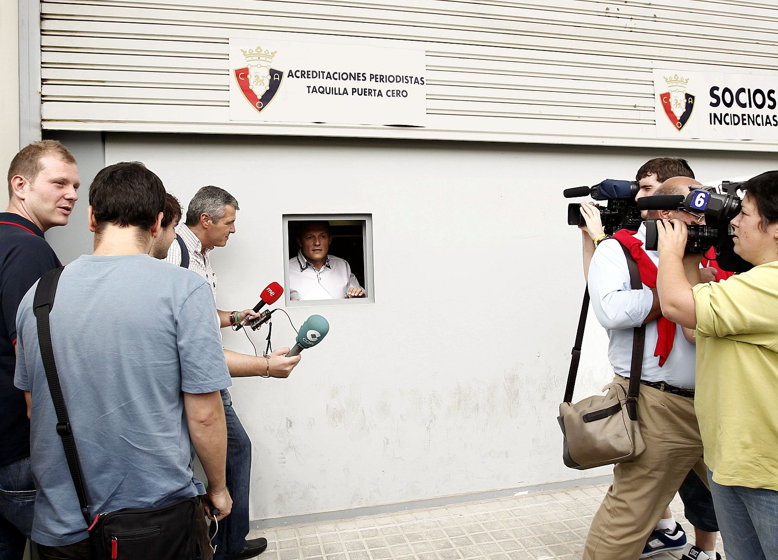 Los periodistas radiofónicos no pueden acceder al Estadio Reyno de Navarra, en una imagen de archivo.
