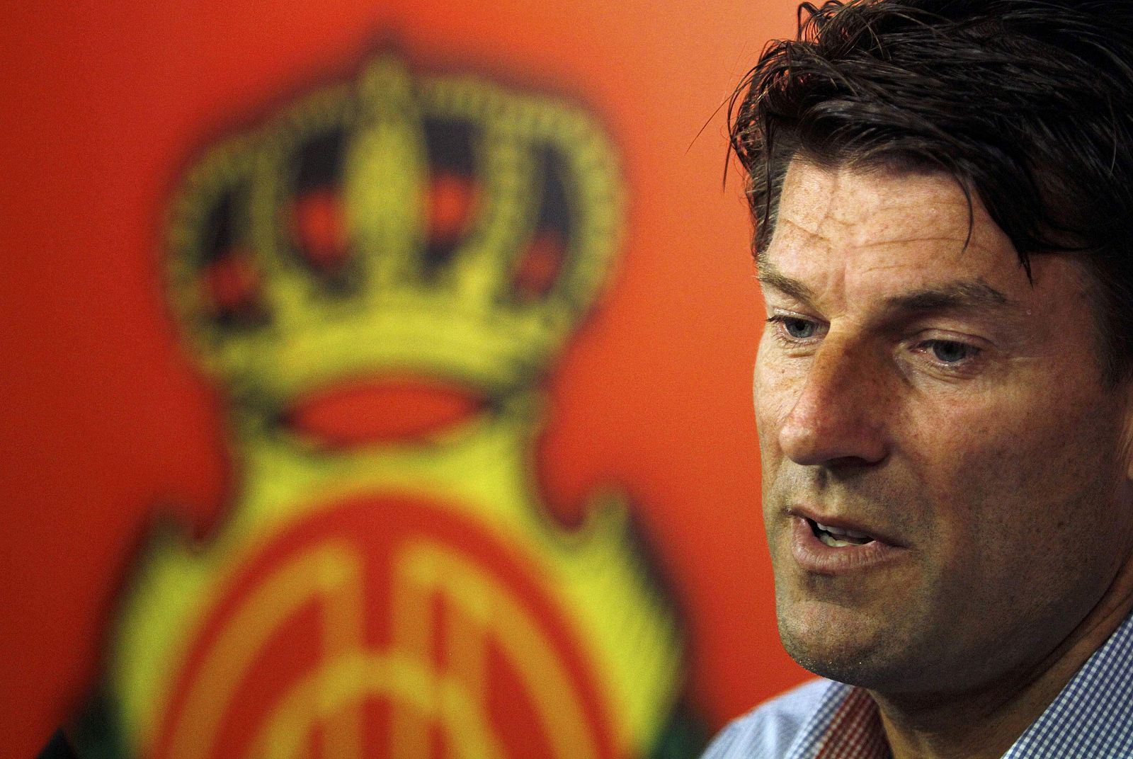 Laudrup, en rueda de prensa, anunció que estaba negociando su salida del club bermellón