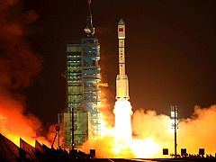 China lanza con éxito el 'palacio celestial', primera pieza de su estación espacial