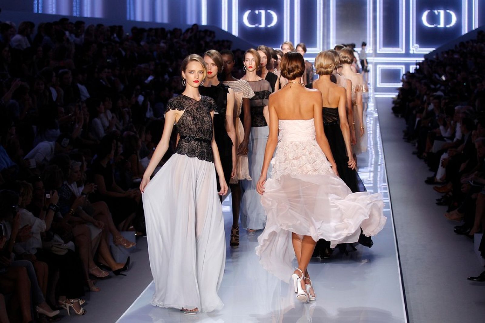 Carrusel del desfile de Dior en París