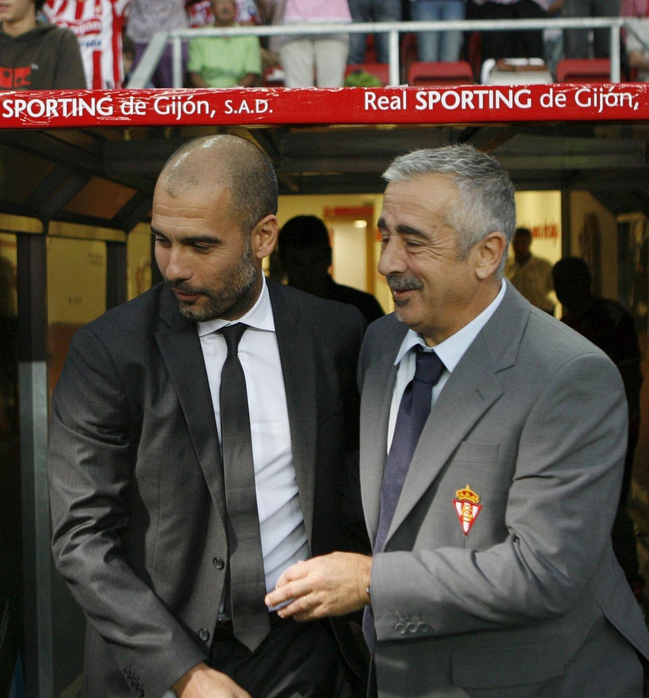 Guardiola y Preciado se saludan antes del inicio del encuentro.
